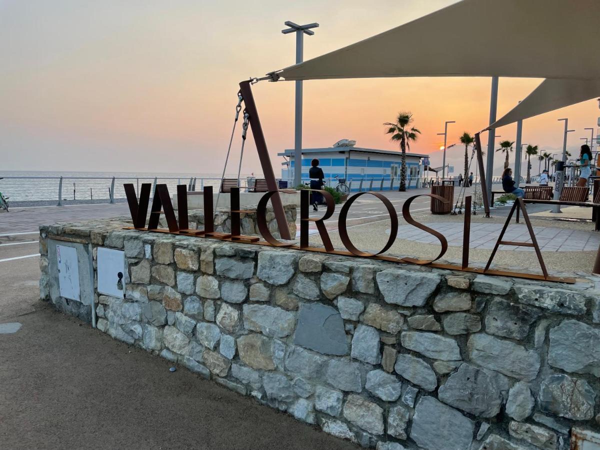 Appartamento Villa Rita A 100 M Dal Mare! Vallecrosia Kültér fotó