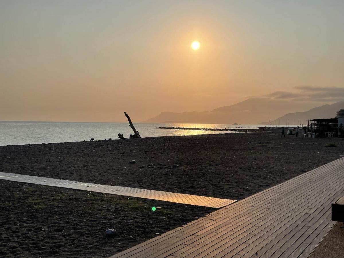 Appartamento Villa Rita A 100 M Dal Mare! Vallecrosia Kültér fotó
