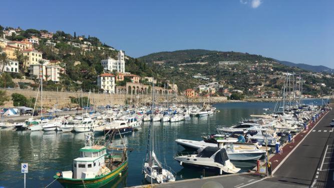 Appartamento Villa Rita A 100 M Dal Mare! Vallecrosia Kültér fotó