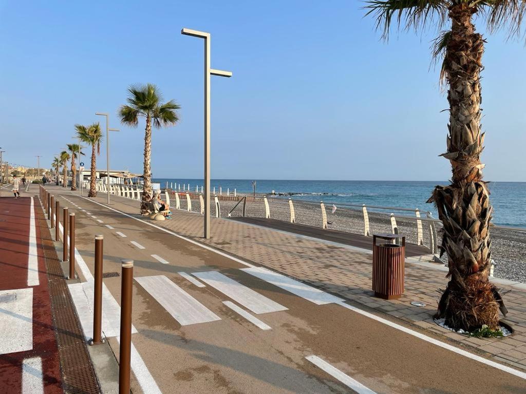 Appartamento Villa Rita A 100 M Dal Mare! Vallecrosia Kültér fotó